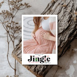 Photo Retro Faire-part de grossesse pour bébé<br><div class="desc">Partagez vos nouvelles joyeuses avec une touche de charme festif grâce à notre Faire-part Photo Christmas Pregnancy. Cette carte ravissante comporte une photo personnelle, magnifiquement encadrée pour présenter votre famille grandissante. Le design intègre des éléments festifs comme les arbres de Noël, les flocons de neige ou les accents de vacances,...</div>
