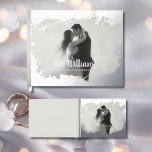 Photo Romantic Elegant Foil Livre d'or Livre d'or<br><div class="desc">Célébrez votre histoire d’amour avec un livre d’or aussi intemporel que vos voeux. Ce gardien magnifiquement artisanal présente un design raffiné et élégant avec votre choix de feuille (argent, or ou or rose) pour correspondre à votre esthétique mariage. Une photo personnalisée sur la couverture avant ajoute une touche personnelle, tandis...</div>