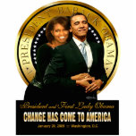 Photo Sculpture Inauguration - Changer de sculpture photo<br><div class="desc">Cette magnifique sculpture photo créée par l'artiste de Chicago Cheryl Daniels représente le président Obama et la Première dame Michelle.</div>