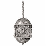 Photo Sculpture Sterling Silver Dreidel Sculpture<br><div class="desc">Sculpture en acrylique d'un dreidel en argent sterling,  un top tournant à quatre côtés joué pendant la fête juive d'Hanoukka. Voir la fiche de sculpture acrylique,  porte - clé,  aimant et ornement correspondant. Voir l'ensemble de la collection Hanoukka Photo Sculpture sous la catégorie HOME dans la section HOLIDAYS.</div>