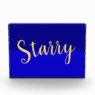 Photo Texte STARRY sur bloc de couleur bleu royal bicolo