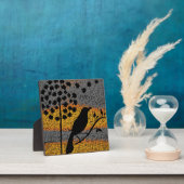 Photo Un oiseau parmi les plumes Plaque avec de l'Easel (Insitu)