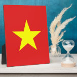 Photo Vietnam Drapeau étoile jaune Plaque<br><div class="desc">Drapeau du Vietnam. Conception sur plaque. Vêtements assortis, accessoires, produits de bureau, produits maison et plus... N'oubliez pas toute la collection.</div>