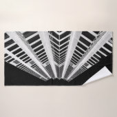 PHOTOGRAPHIE D'ANGLE FAIBLE DU BÂTIMENT DE HAUTE A (Serviette de bain)