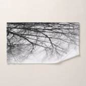 PHOTOGRAPHIE DES ARBRES NOIRS ET BLANCS ÉLÉGANTS (Serviette à main)