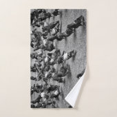 Photographie noir et blanc de nombreux pigeons (Serviette à main)