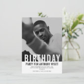 Photographie noir et blanc Invitation de fête d'an (Debout devant)