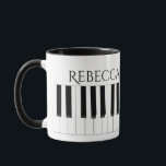 Piano Keyboard Music Personnalisé Mug Deux Tons<br><div class="desc">Idéal pour les amateurs de musique,  les professeurs et les joueurs de piano. Des touches de piano noir et blanc entourent cette tasse de tous côtés,  et vous pouvez écrire en votre nom en haut pour rendre ce cadeau vraiment personnalisé.</div>