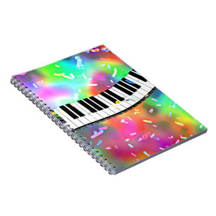 Piano toetsenbord kleurrijk muziek thema, notitieboek