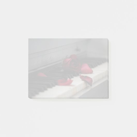 Pianosleutels met een rode roze post-it® notes (Voorkant)