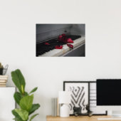 Pianosleutels met een rode roze poster (Thuiskantoor)