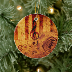 Pianotoetsen met muzieknotities en roos keramisch ornament