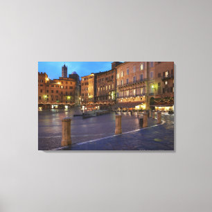 Piazza Del Campo bij de schemering, Siena. Canvas Afdruk