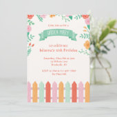 Picket Fence Garden Fête Invitation (Debout devant)