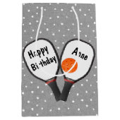 Pickleball and Paddle for Birthday Medium Cadeauzakje (Voorkant)