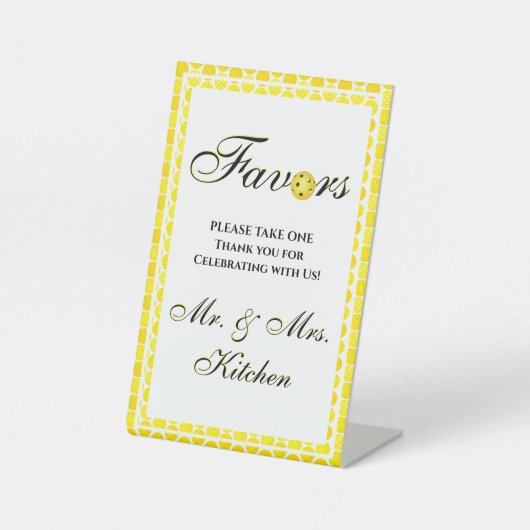 Pickleball bruiloft gunsten geel en wit reclamebord met voetstuk (Voorkant)