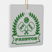Pickleball Custom Jaar en Naam Keramisch Ornament (Rechts)