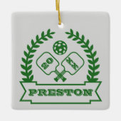 Pickleball Custom Jaar en Naam Keramisch Ornament (Voorkant)