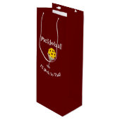 Pickleball, daar zal ik aan denken. T-Shirt glas Wijn Cadeautas (Voorkant Gekanteld)