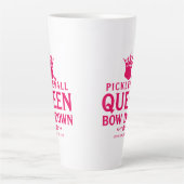 Pickleball Queen Pink gepersonaliseerde gift Grapp Latte Mok (Voorkant)