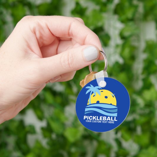 Pickleball Tropical Palm Tree Sun Je aangepaste te Sleutelhanger (Hand)