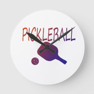 pickleball w paddle en ball oranje aan paars ronde klok
