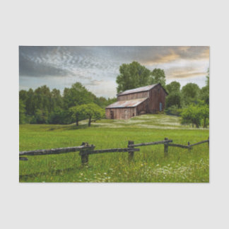 Picture Perfect Barn Nestled in a Summer Meadow Tissuepapier