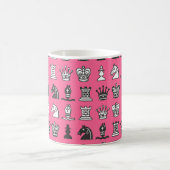 Pièces d'échecs dans la tasse rose de rangées (Centre)