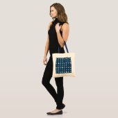 Pièces d'échecs dans le sac bleu de rangées (Devant (modèle))