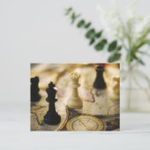 Pièces d'échecs sur la carte de Vieux Monde (Debout devant)