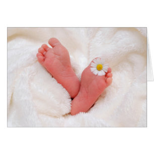 Pieds bébé avec marguerite