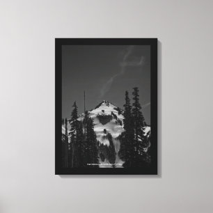 Piek tussen bomen canvas afdruk