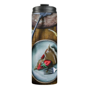 PIEKENLAND VAN KABELS OP ROND GRAY CERAMIC BORD THERMOSBEKER