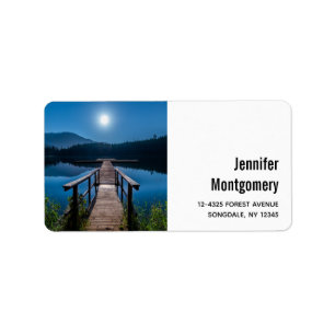 Pier bij nacht onder een volle maan etiket