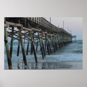 Pier en golven = Oak Island, NC Poster