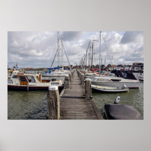 Pier met boten en jachten in Marken Nederland Poster