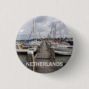 Pier met boten en jachten in Marken Nederland Ronde Button 3,2 Cm