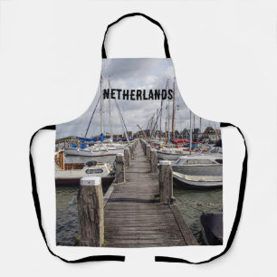 Pier met boten en jachten in Marken Netherlands A Schort