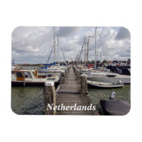 Pier met boten en jachten in Marken Netherlands