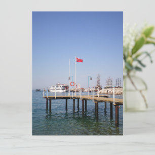 Pier met uitzicht van de marine met jacht in Turki Kaart