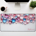 Pierre rose et bleue personnalisée<br><div class="desc">Élevez votre espace de travail avec ce tapis de bureau personnalisé orné d'un agencement captivant de pierres précieuses roses et bleues. Les couleurs vives et les textures naturelles créent un décor fascinant et inspirant pour votre travail. Faites-le vraiment à vous en ajoutant votre nom ou une citation motivante. La surface...</div>