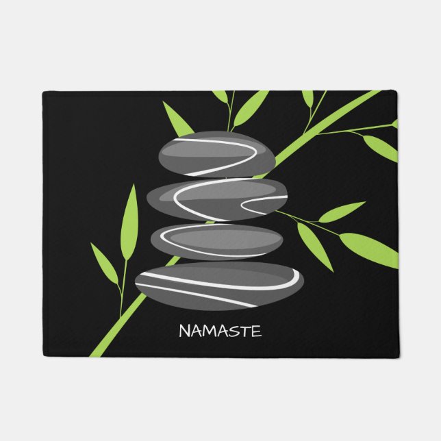 Pierres de caillou de zen empilant et tapis de (Devant)