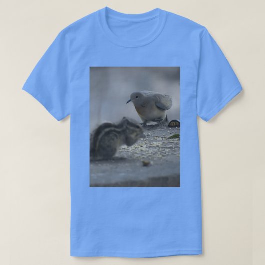 pigeon and Squirrel bonding 2 T-shirt (Design voorkant)