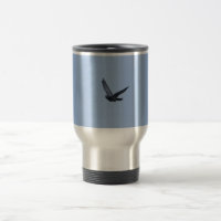 Pigeon d'emballage venant à la maison tasse de