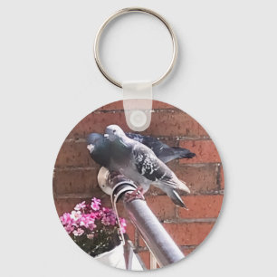Pigeon Paar and Pink Flowers Sleutelhanger