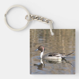 Pijlstaart zwemt in een vijver sleutelhanger