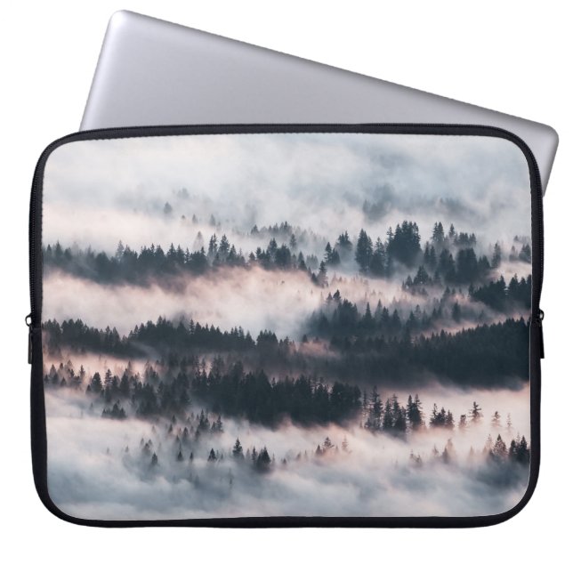 PIJNBOMEN DIE MET SNEEUW ZIJN BEDEKT LAPTOP SLEEVE (Voorkant)