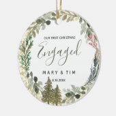 Pijnboomstructuur met kerstsiercadeau keramisch ornament (Links)