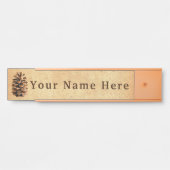 Pijnkloon op oud papier deurbordje (Voorkant)