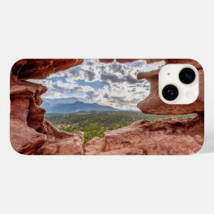 Pikes peak through a Rock Hole Case-Mate iPhone 14 Hoesje